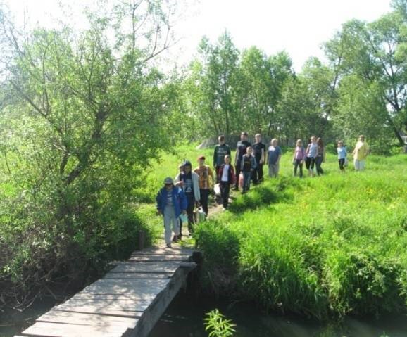 «Через реченьку мосток, из березовых досок…»